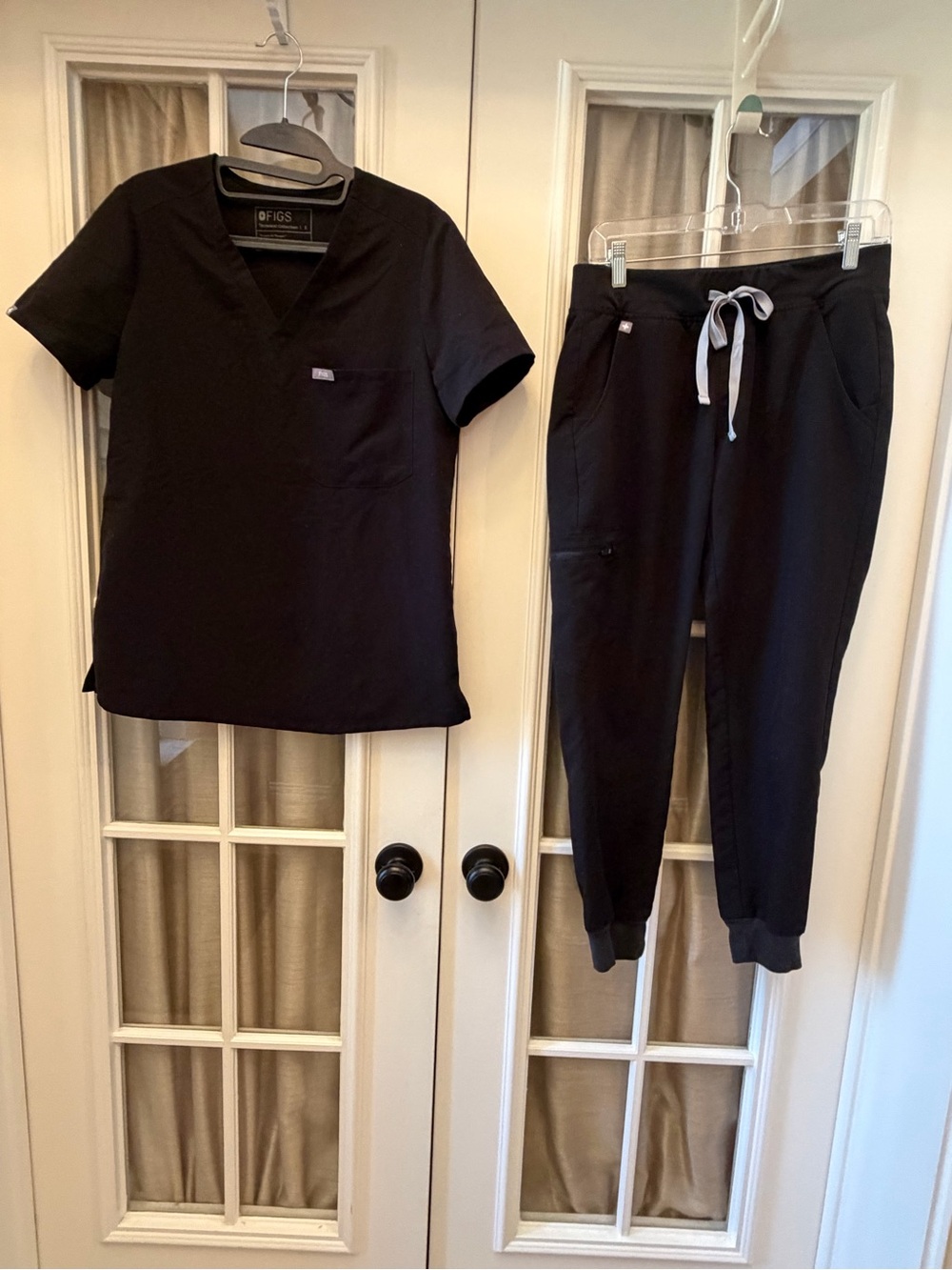 XS Black Figs Scrub Set w/ Zamora Joggers EUC